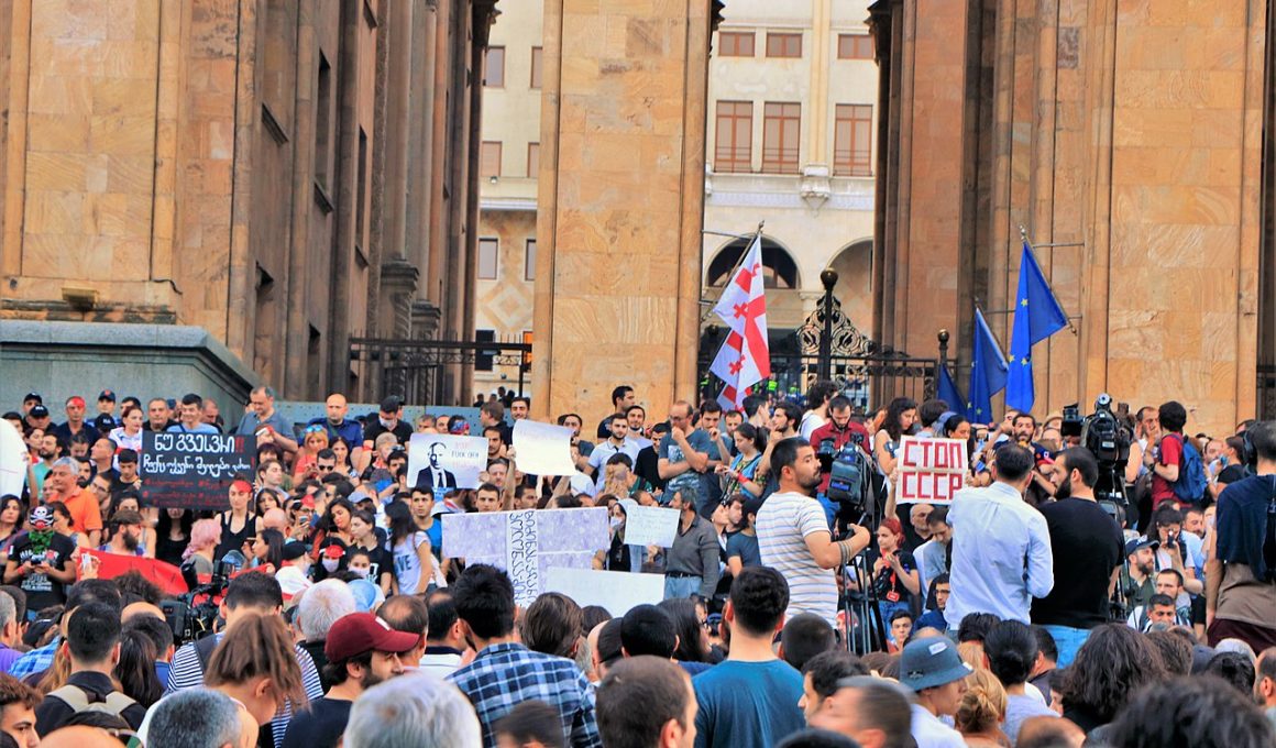 Zuletzt gab es 2019 massive Proteste gegen die amtierende Regierung. Oppositionspolitiker rufen zu neuen Demonstrationen auf. - Foto: Wikimedia / George Melashvili / CC-BY SA
