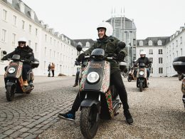 TRIBe E-Mopeds vor dem Saarbrücker Schloss